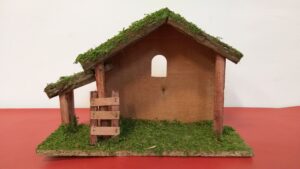 Etable en bois et mousse