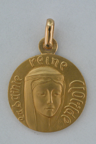 Médaille prénom Clotilde 18 carats 18 mm