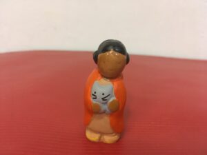 Petite fille au chat - Santon B2 de l'Abbaye de Jouarre