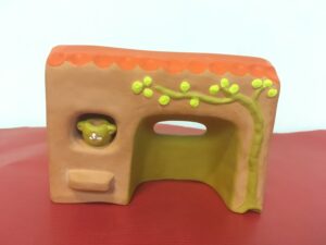 Etable avec cruche et arbre jaune - Abbaye de Jouarre