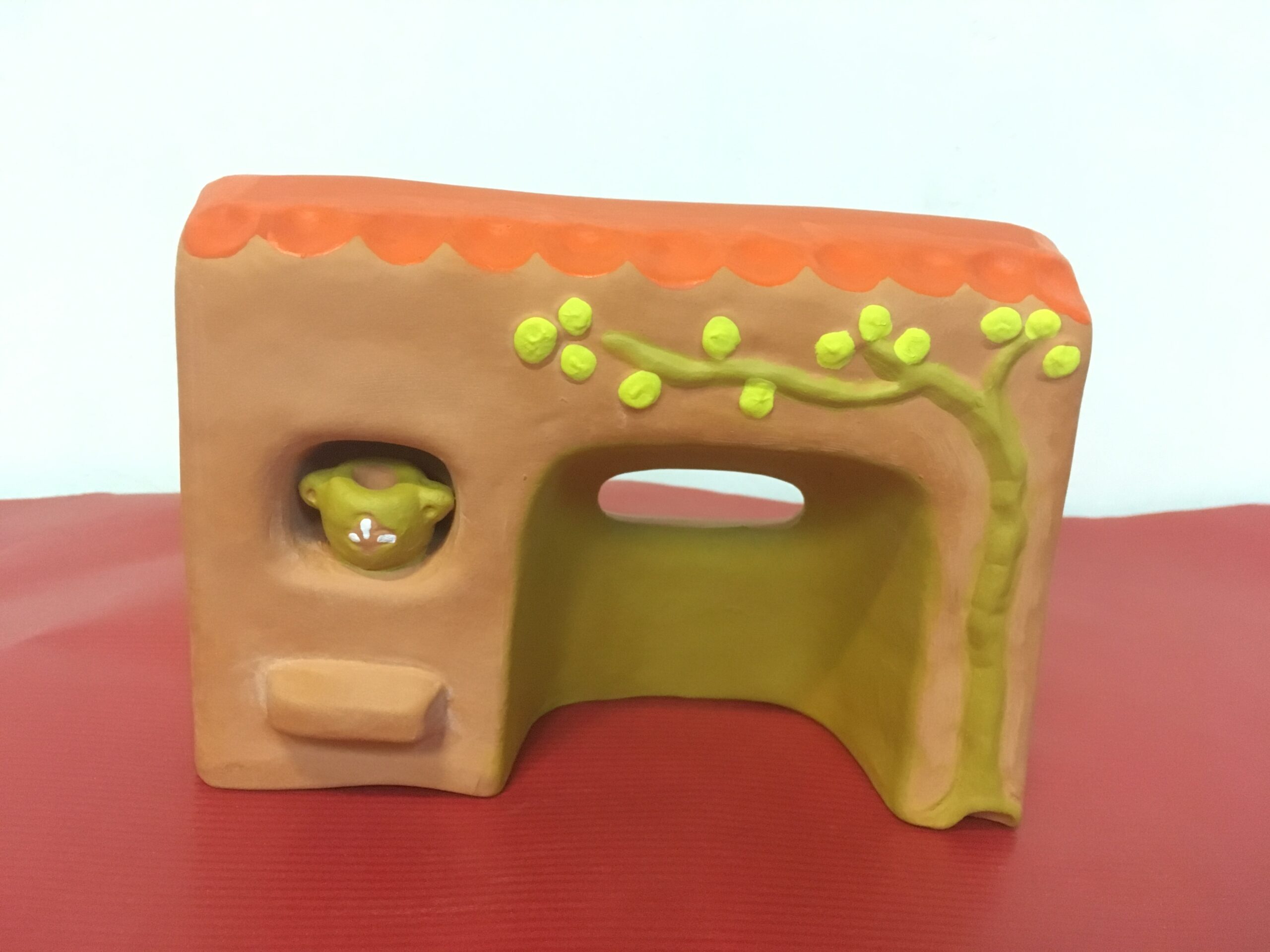 Etable avec cruche et arbre jaune - Abbaye de Jouarre