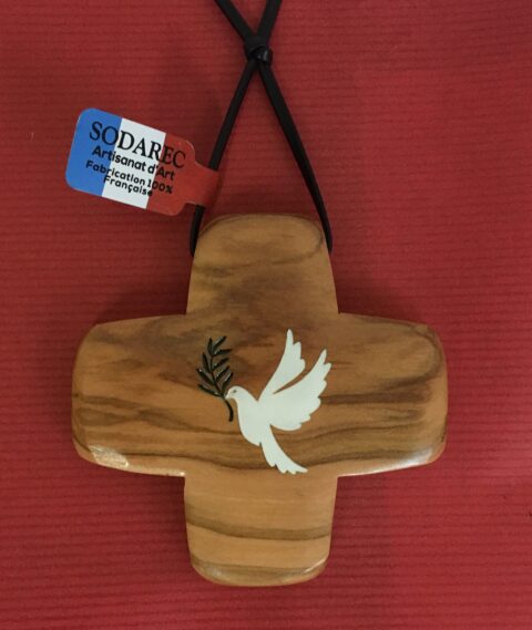 Croix en bois d'olivier avec colombe au rameau