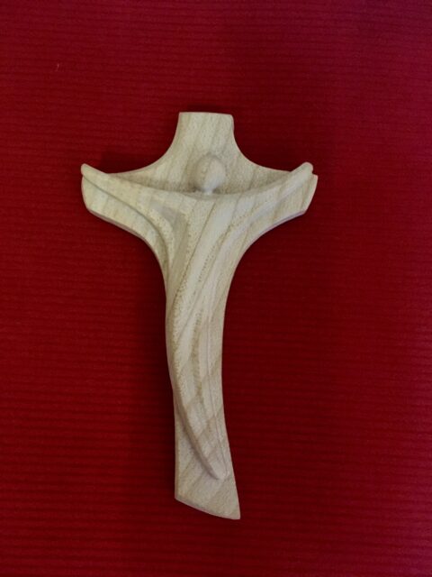 croix avec christ en bois